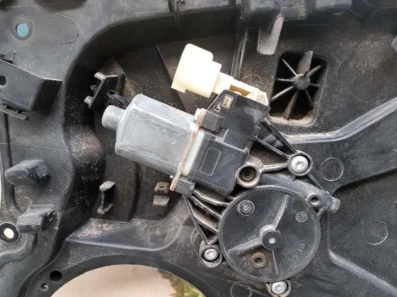 Elevalunas Delantero Derecho para Ford Fiesta (Ccn)