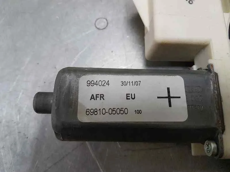 Elevalunas Delantero Derecho para Toyota Avensis Berlina (T25)
