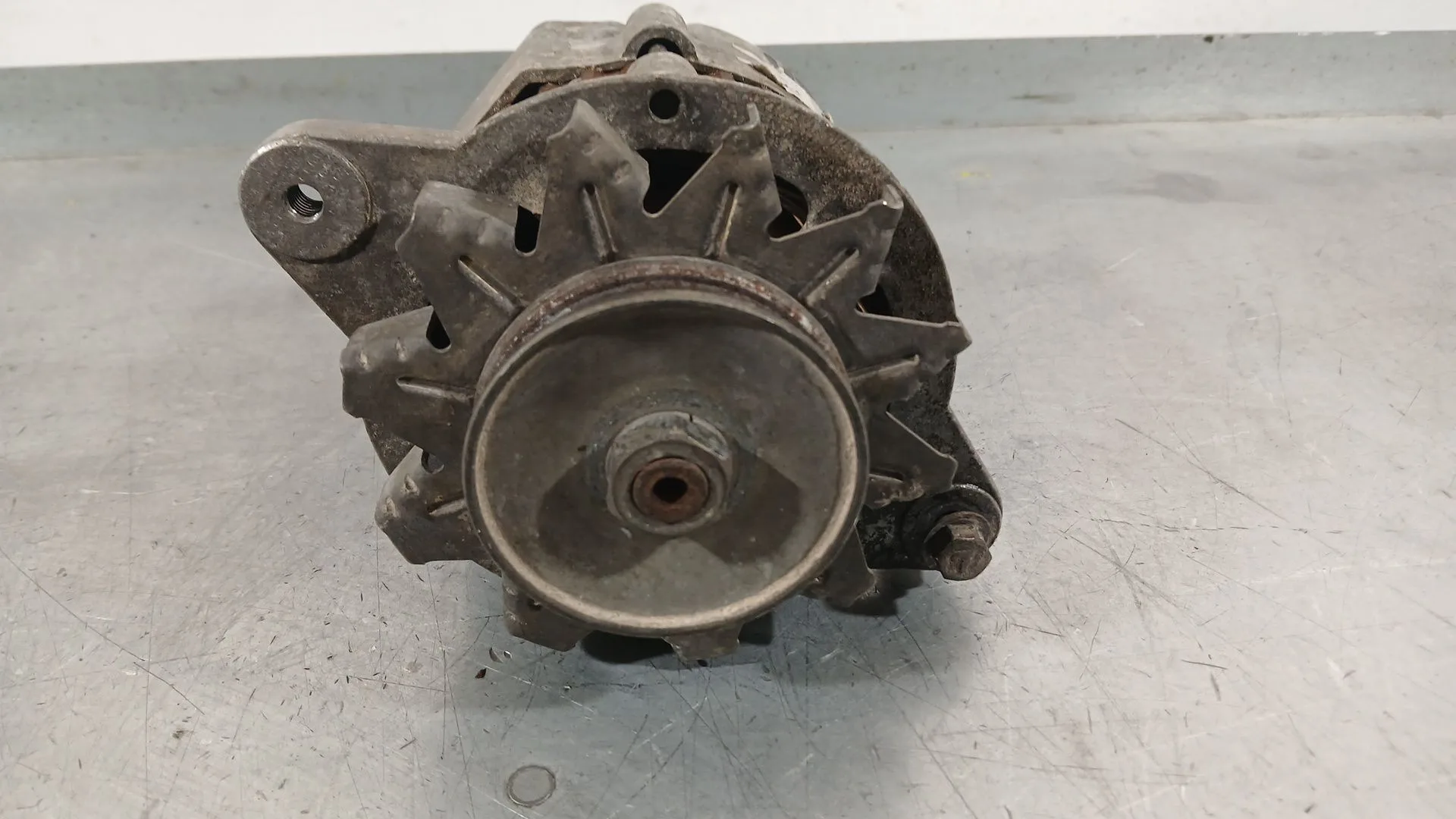 Alternador para Ausa Dv17