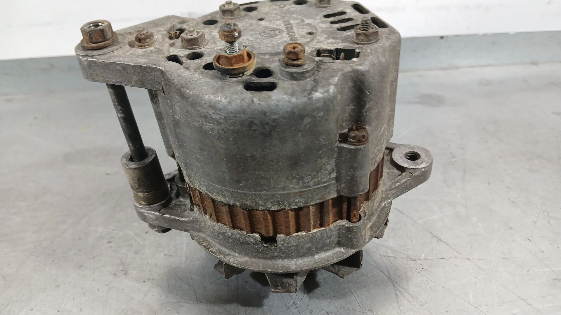 Alternador para Ausa Dv17