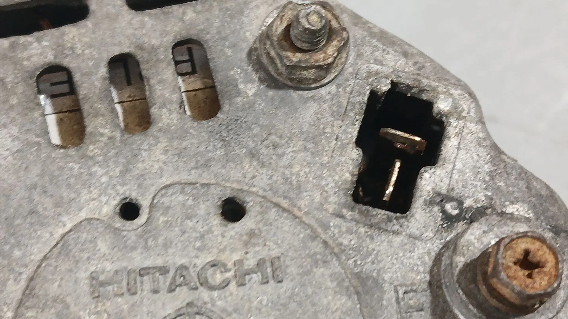 Alternador para Ausa Dv17