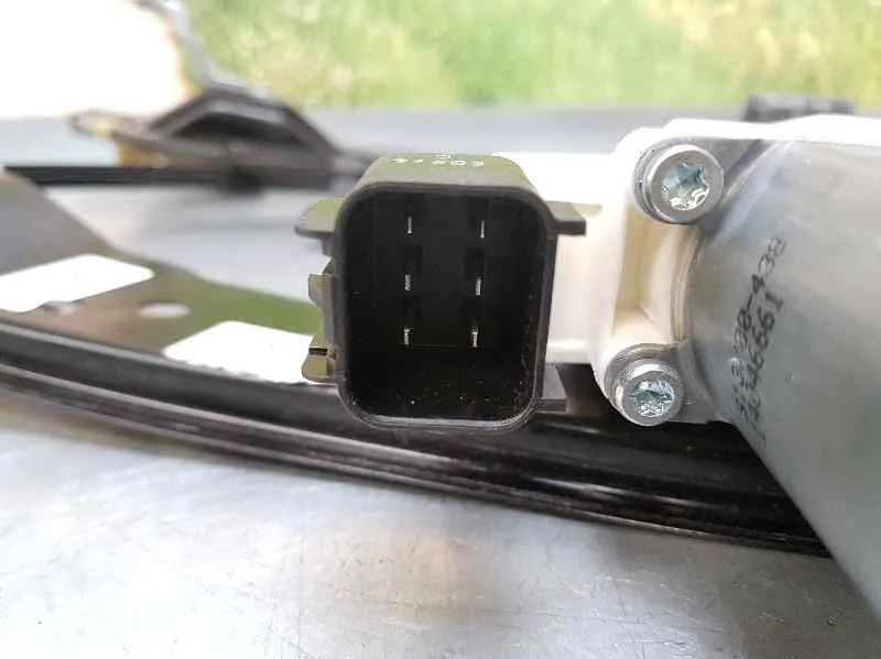 Elevalunas Delantero Izquierdo para Ford Focus Turn.