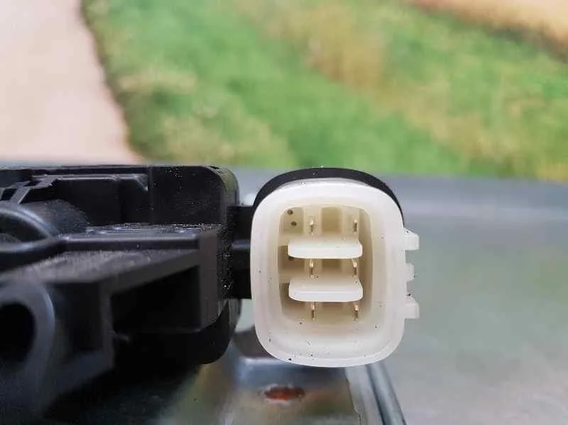 Elevalunas Delantero Derecho para Mitsubishi Montero (V80/V90)