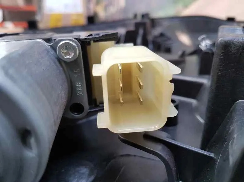 Elevalunas Delantero Izquierdo para Ford Fiesta (Ccn)