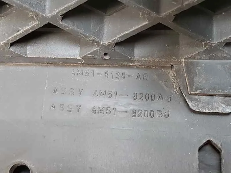 Rejilla Delantera para Ford Focus Lim. (Cb4)