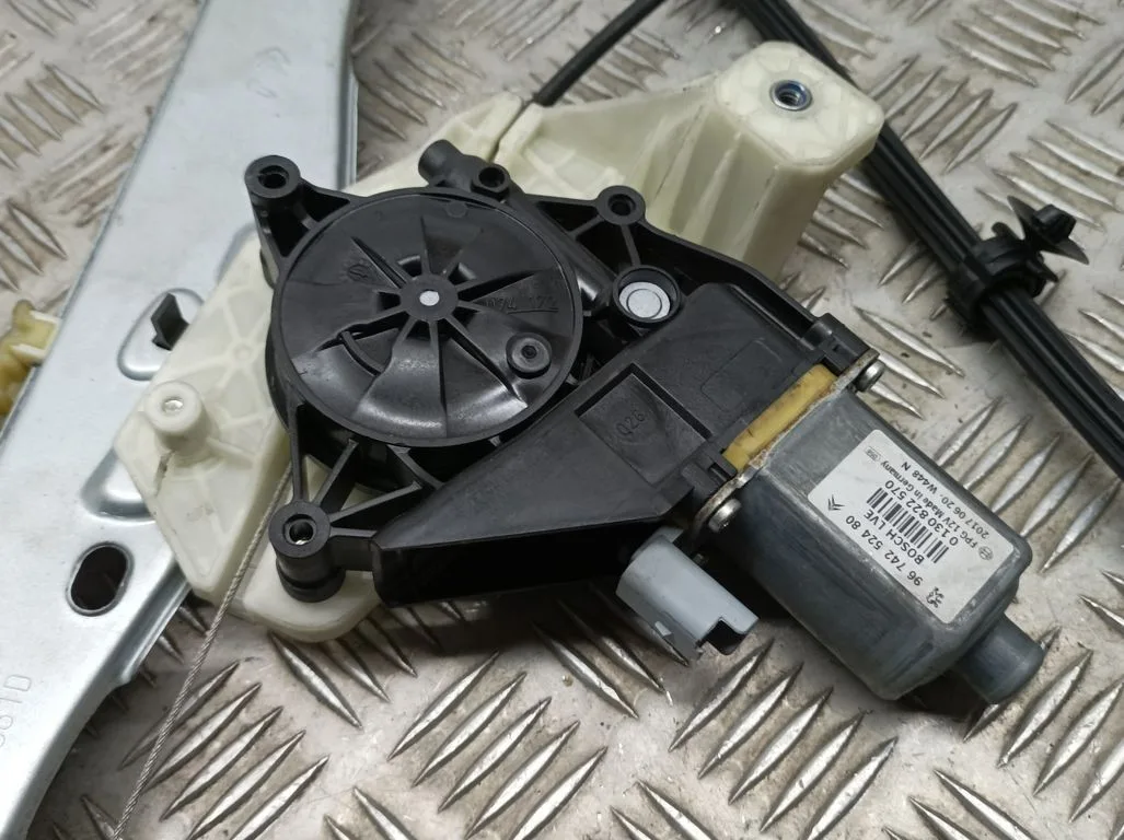 Elevalunas Delantero Derecho para Citroën C4 Cactus