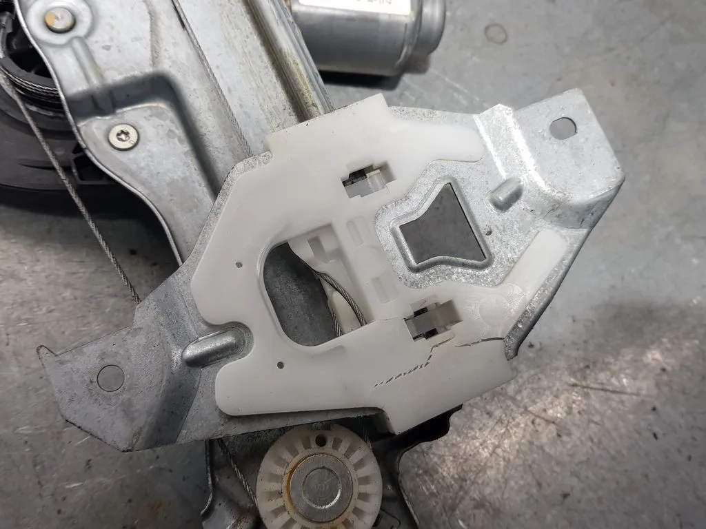 Elevalunas Trasero Izquierdo para Citroën C4 Lim.