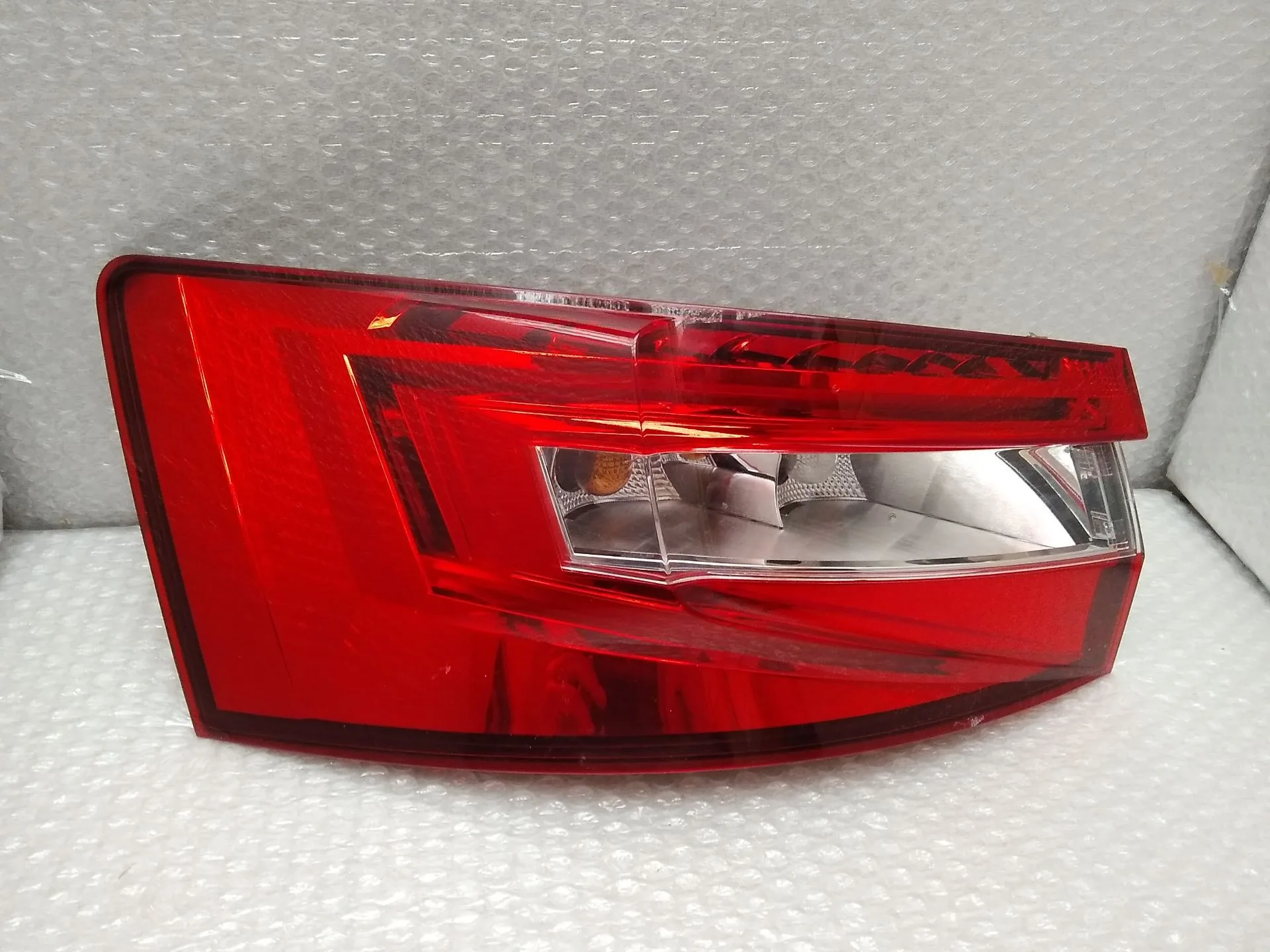 Piloto Trasero Izquierdo para Skoda Superb (3V3)