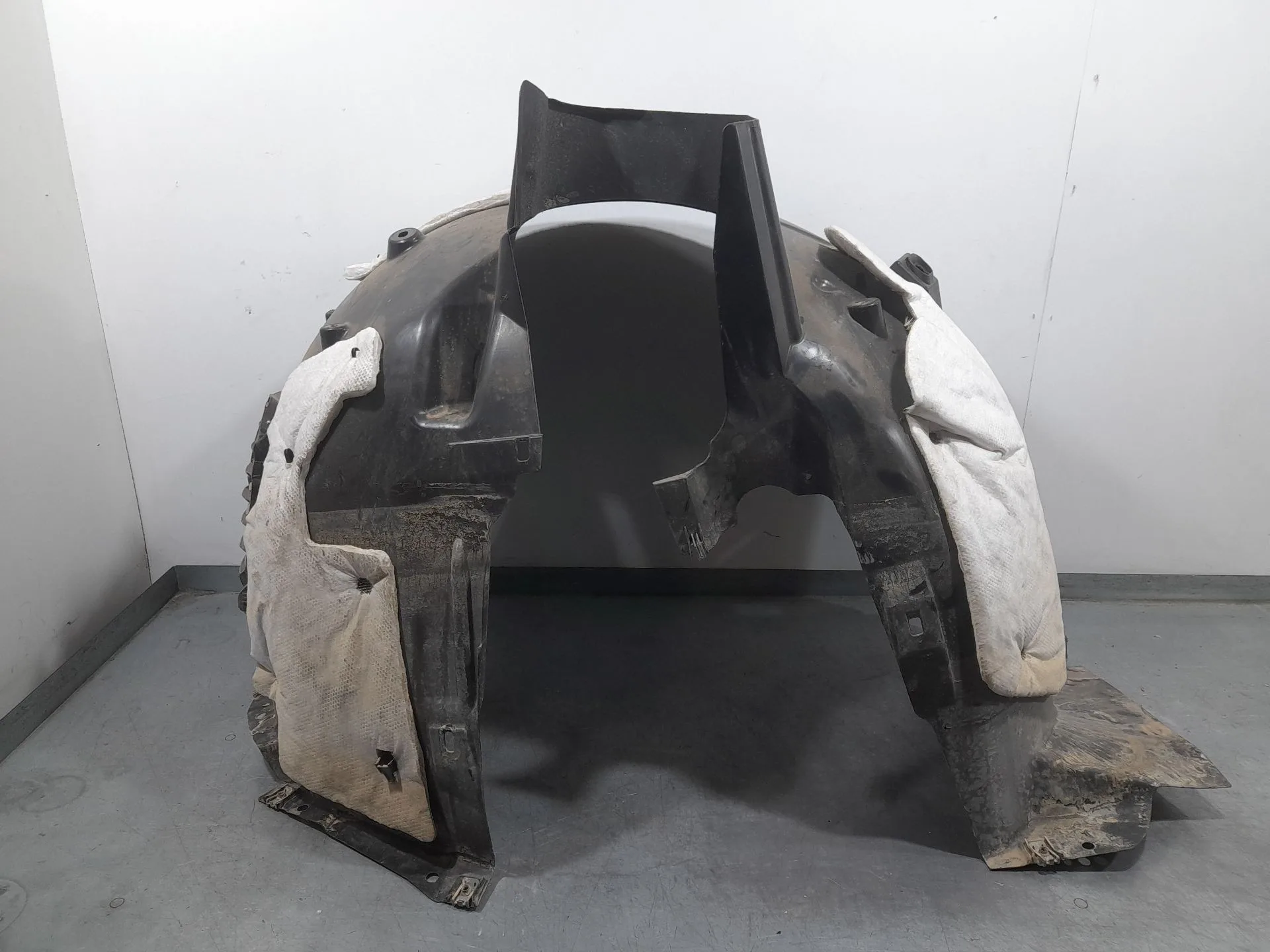 Plastico Pase Rueda Del. Izq. para Peugeot 508