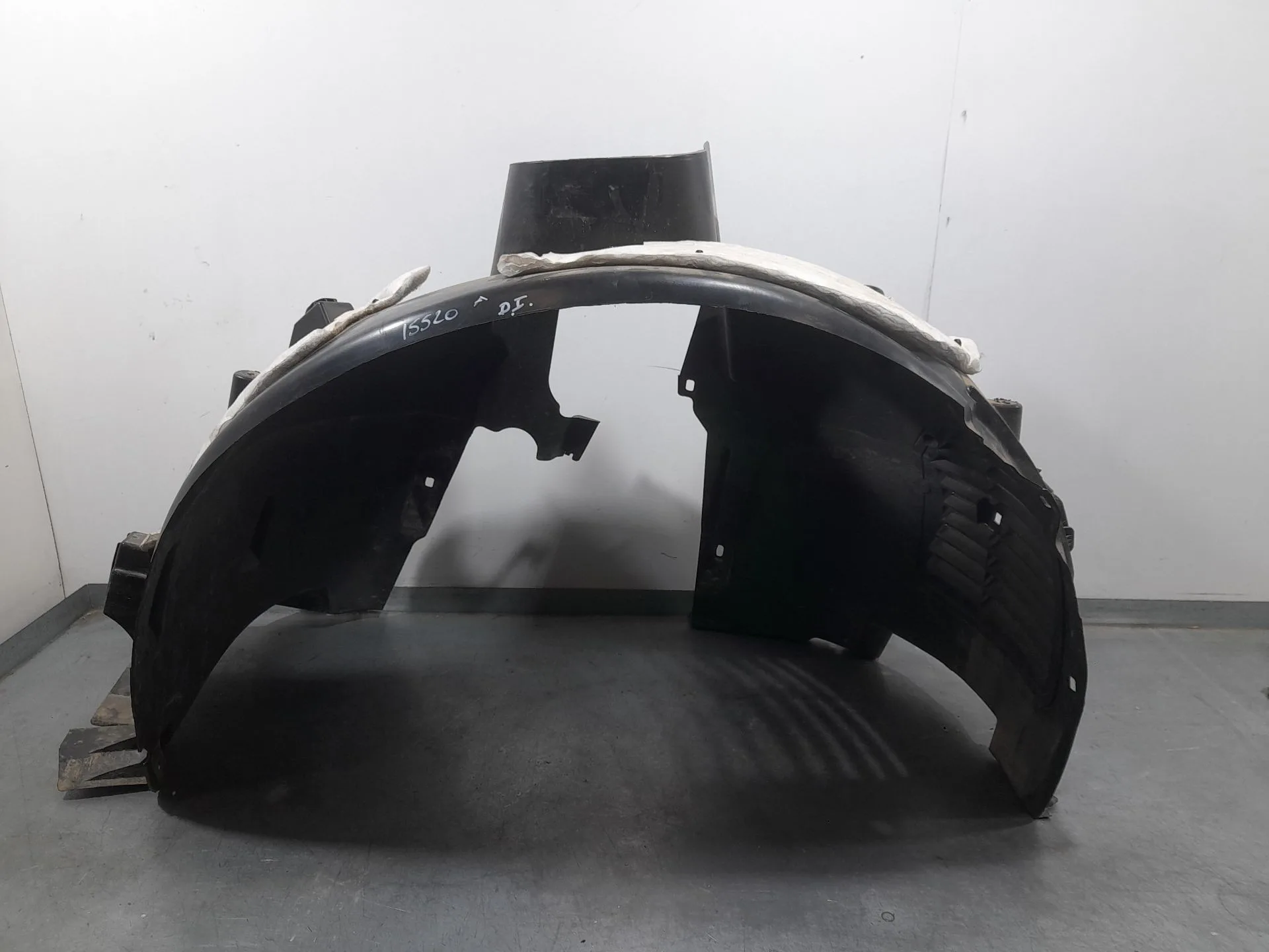 Plastico Pase Rueda Del. Izq. para Peugeot 508