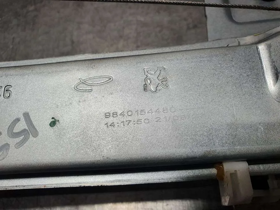 Elevalunas Delantero Derecho para Citroën C3