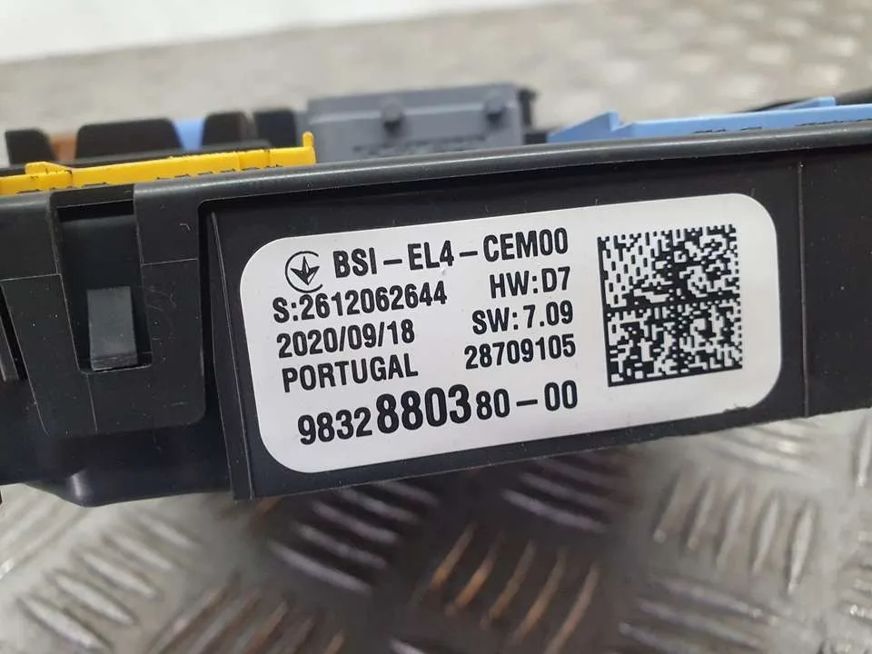 Caja Reles / Fusibles para Peugeot 2008 (P1)
