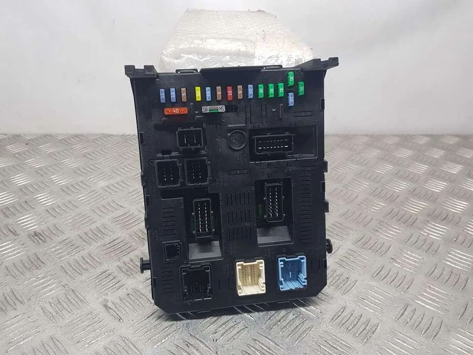 Caja Reles / Fusibles para Citroën C4 Berlina