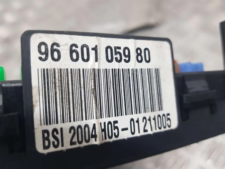 Caja Reles / Fusibles para Citroën C4 Berlina