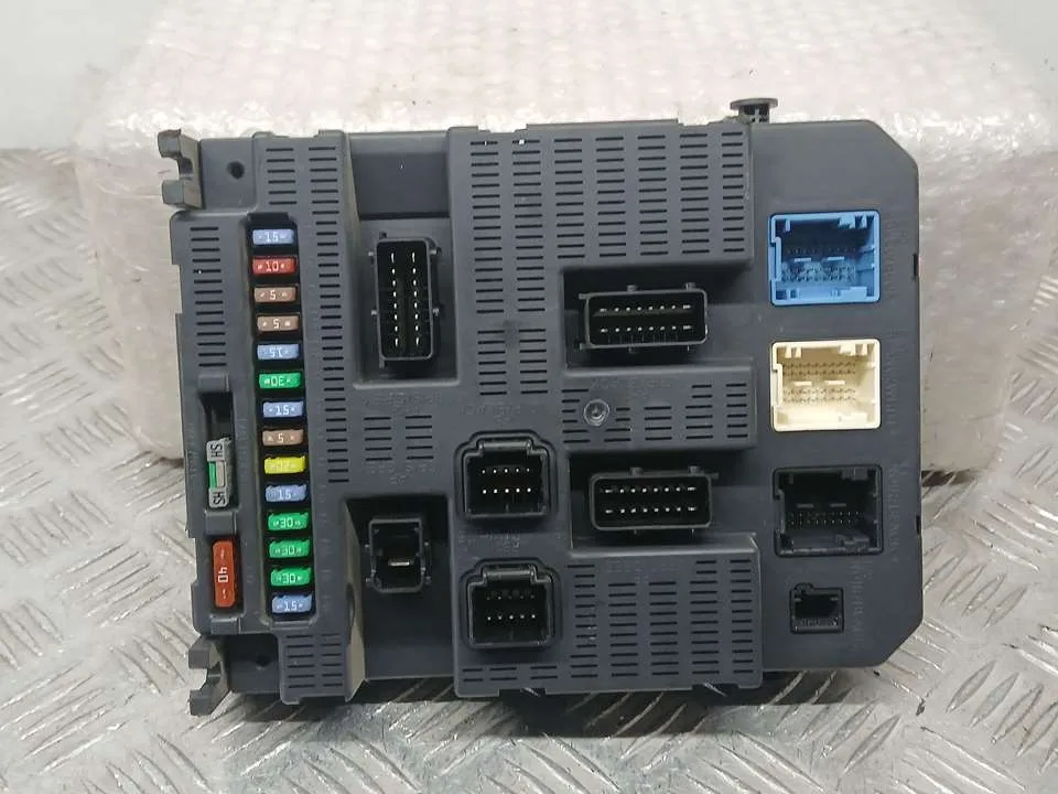 Caja Reles / Fusibles para Citroën C4 Coupe