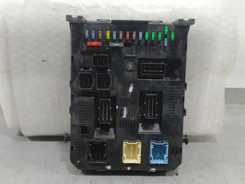 Caja Reles / Fusibles para Citroën C5 Berlina
