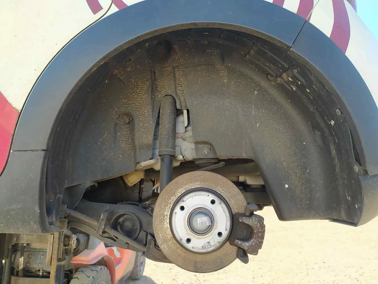 Plastico Pase Rueda Tras. Izq. para Citroën C3