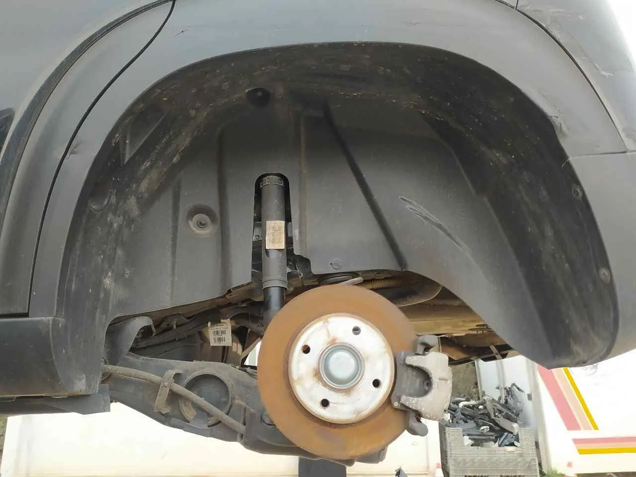 Plastico Pase Rueda Tras. Izq. para Citroën C3