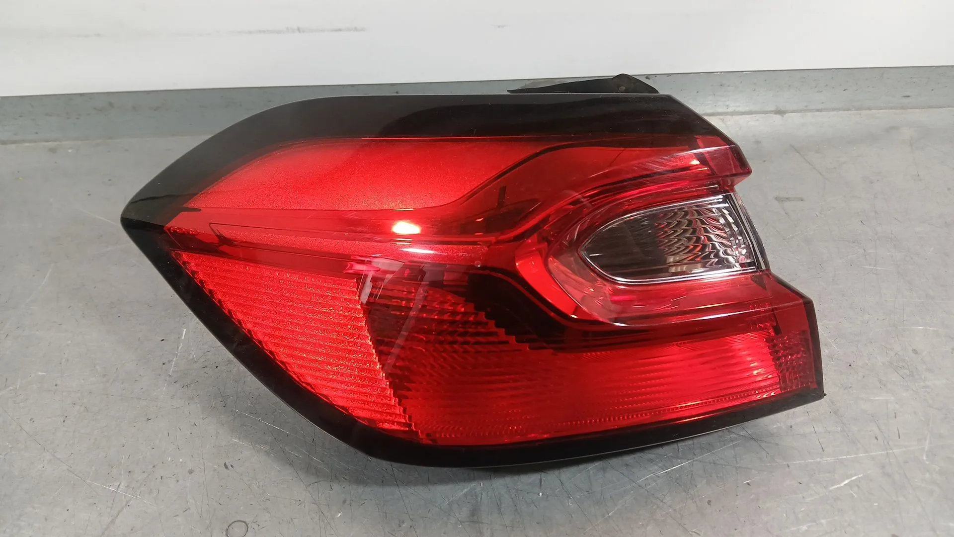 Piloto Trasero Izquierdo Exterior para Ford Fiesta Vii (Hj, Hf)