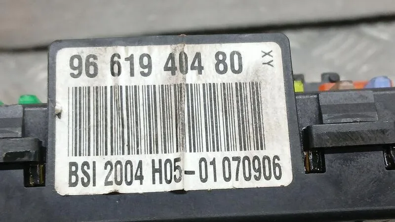 Caja Reles / Fusibles para Citroën C4 Berlina