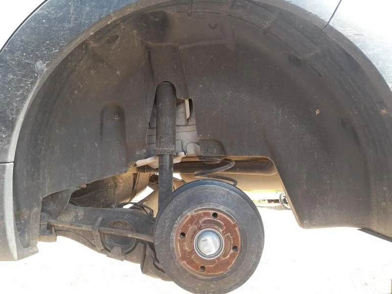 Plastico Pase Rueda Tras. Izq. para Citroën C3 Iii (Sx)