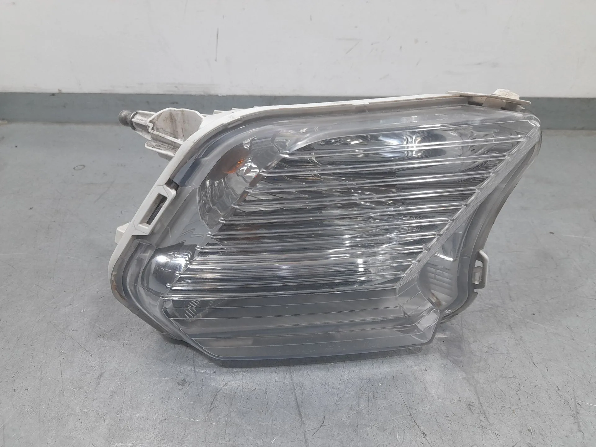 Faro Antiniebla Derecho para Ford Kuga Ii (Dm2)