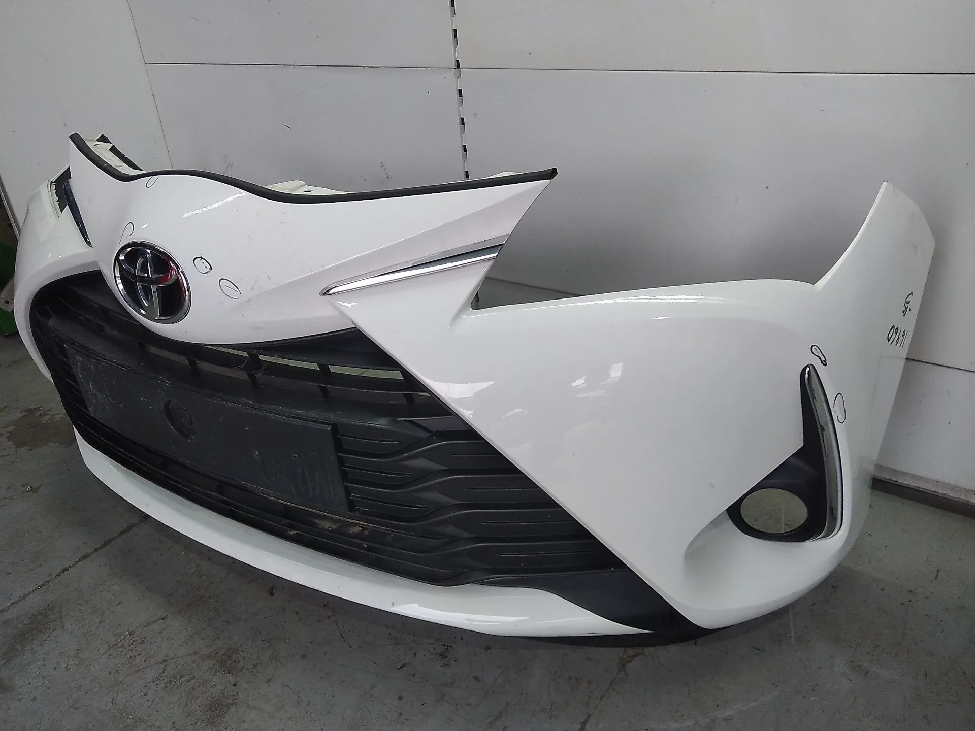 Paragolpes Delantero para Toyota Yaris (_P13_)