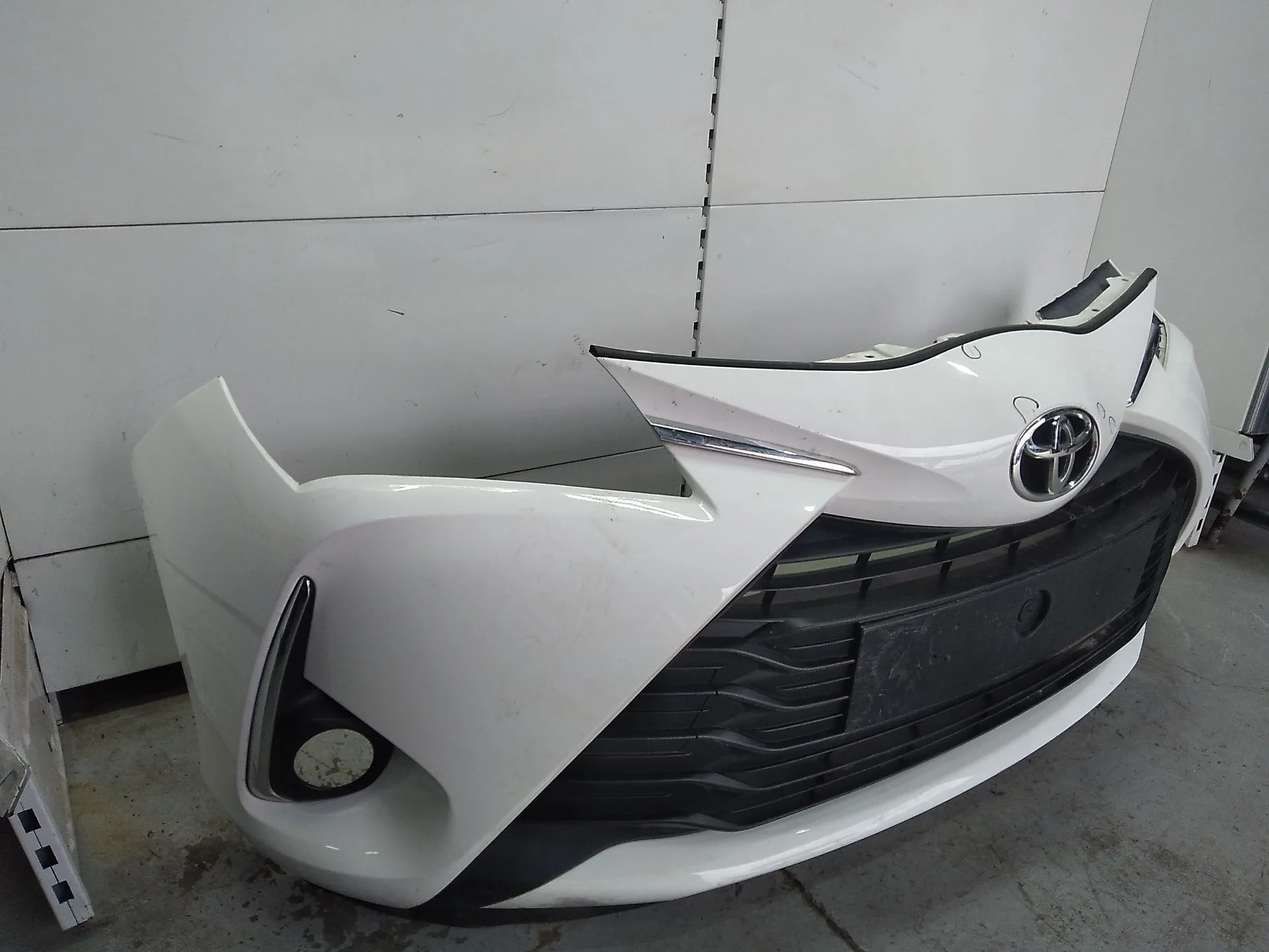 Paragolpes Delantero para Toyota Yaris (_P13_)