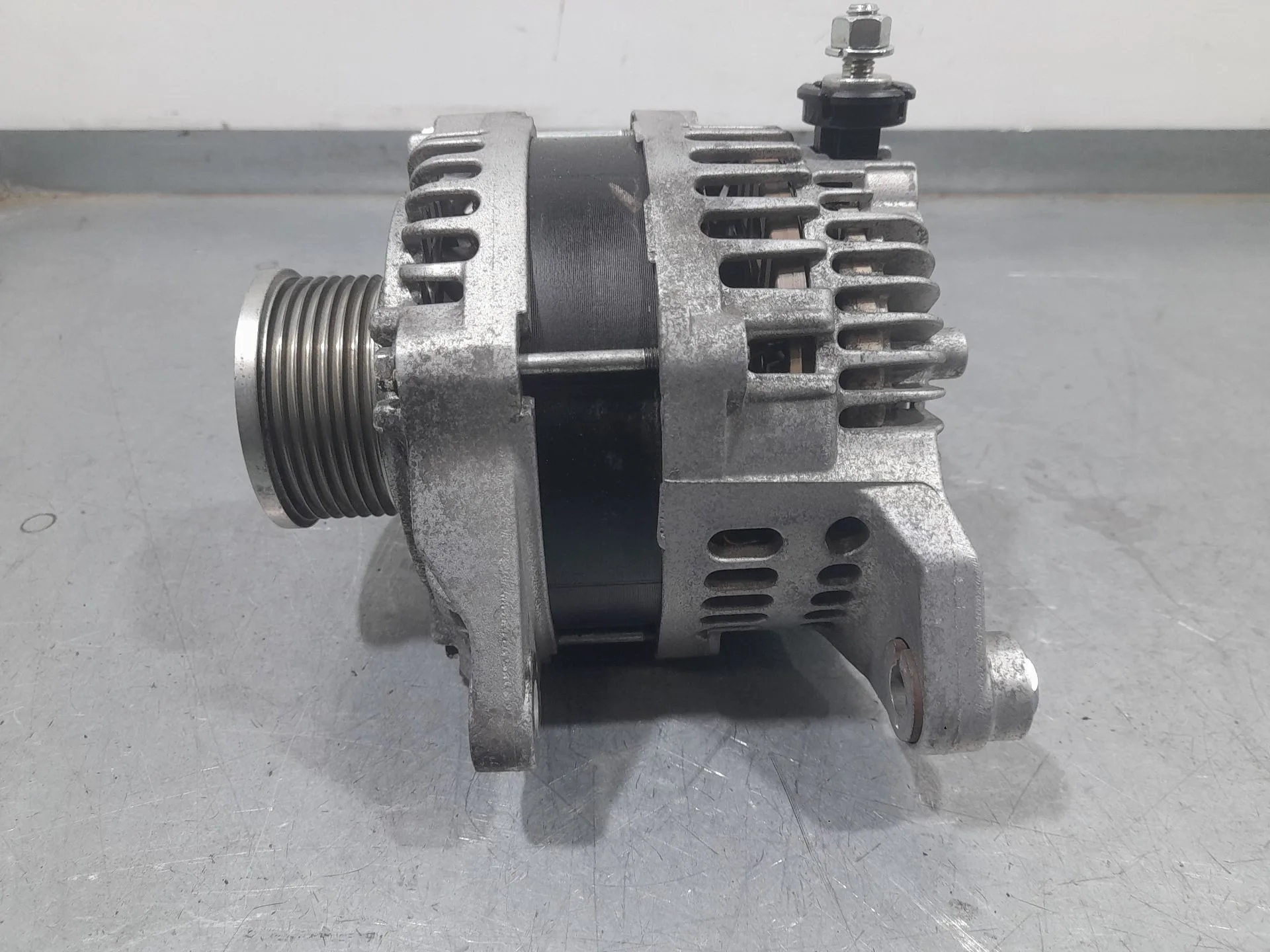 Alternador para Nissan Nt400 Cabstar (F24M)