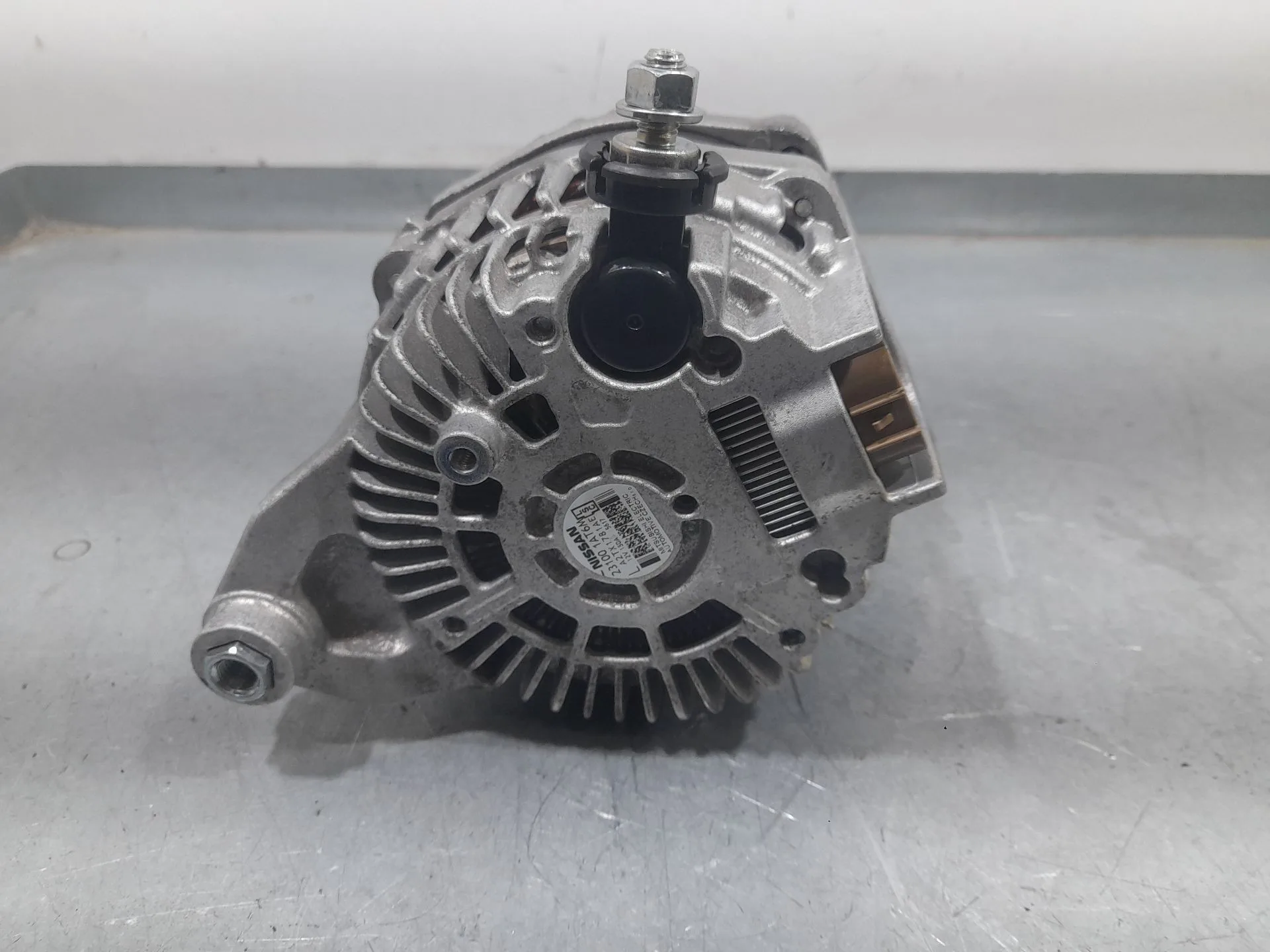 Alternador para Nissan Nt400 Cabstar (F24M)