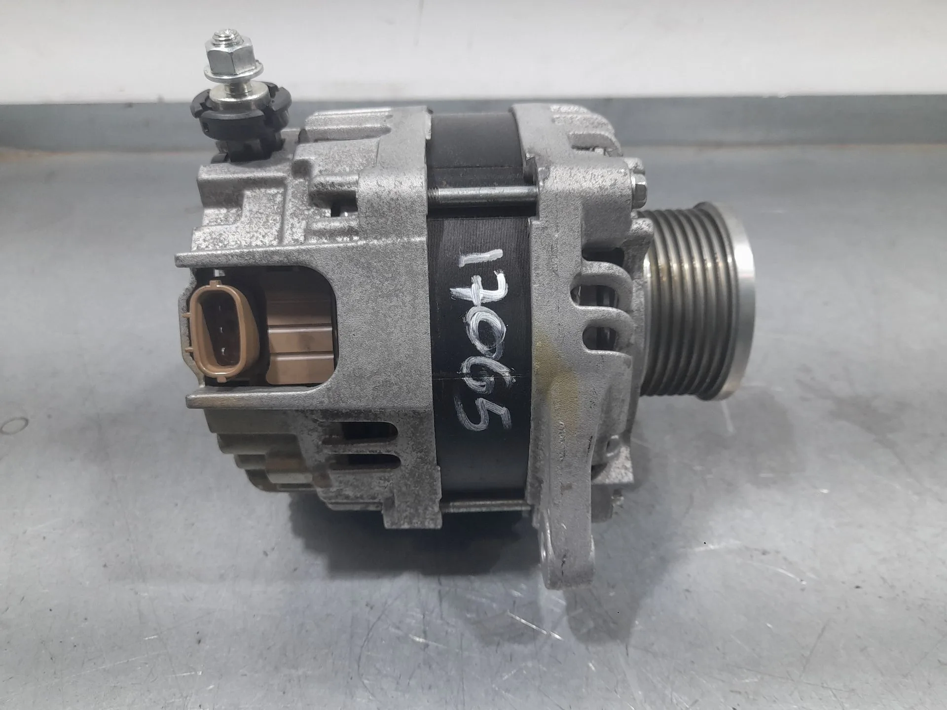 Alternador para Nissan Nt400 Cabstar (F24M)