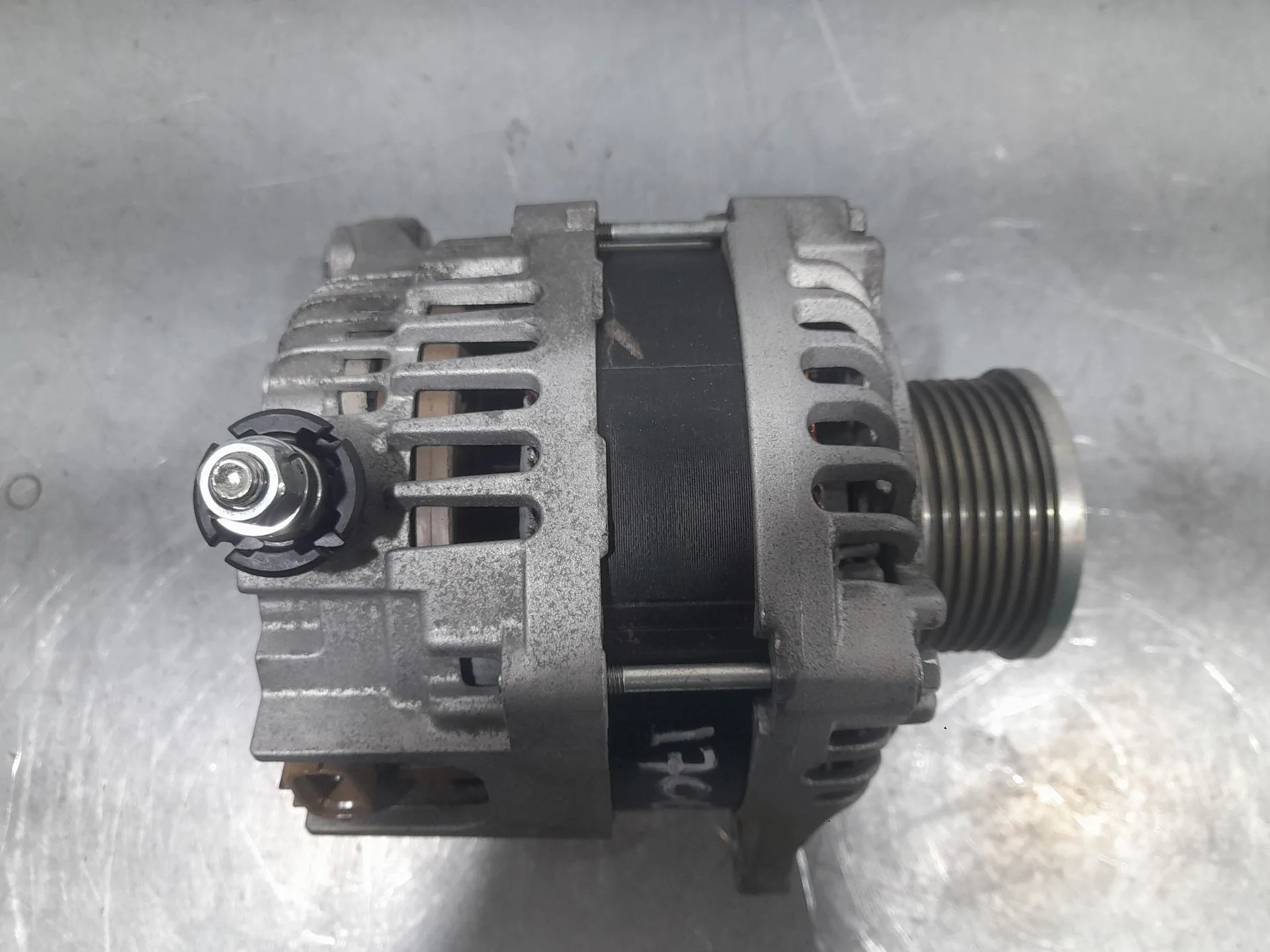 Alternador para Nissan Nt400 Cabstar (F24M)
