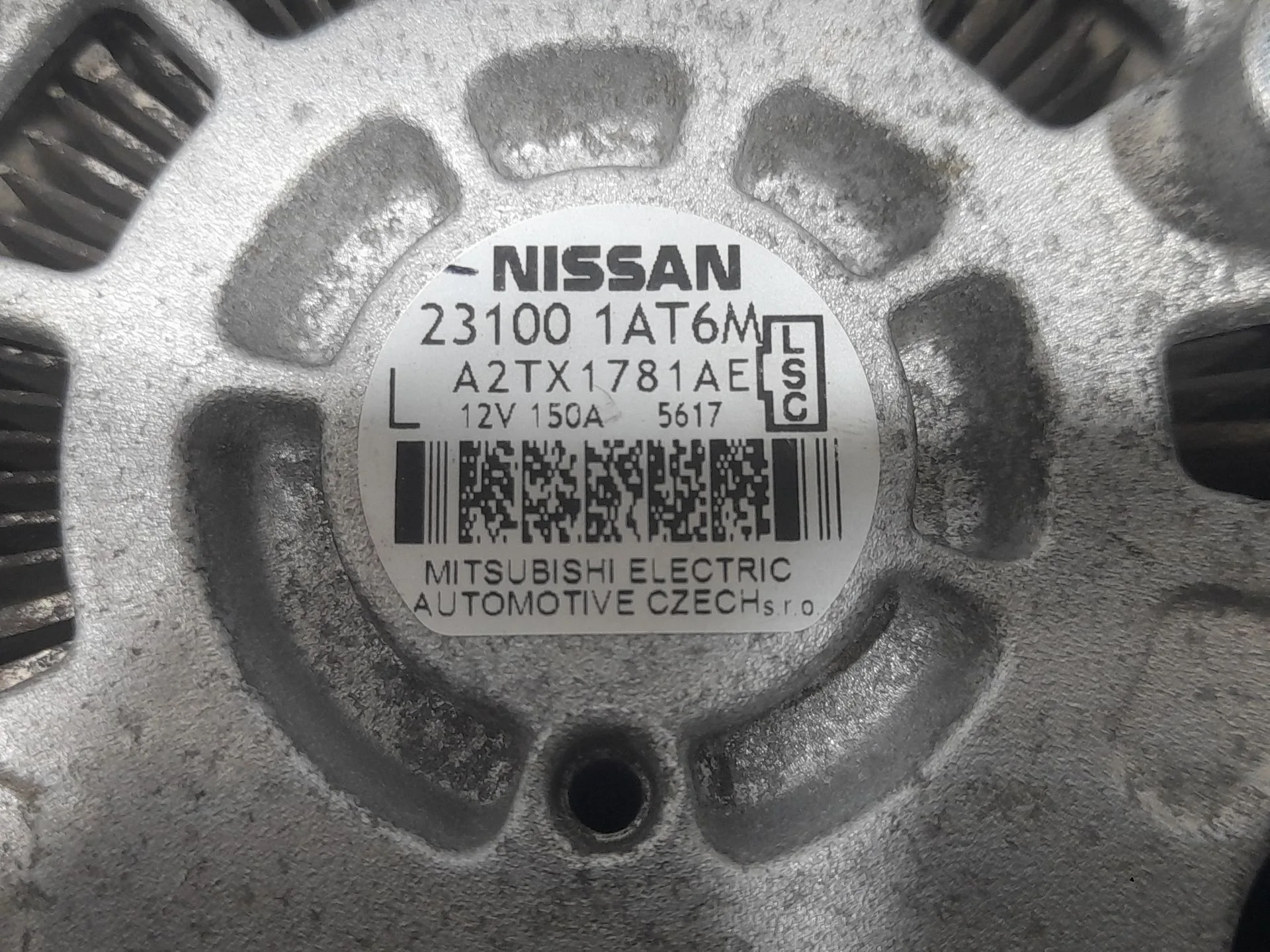 Alternador para Nissan Nt400 Cabstar (F24M)