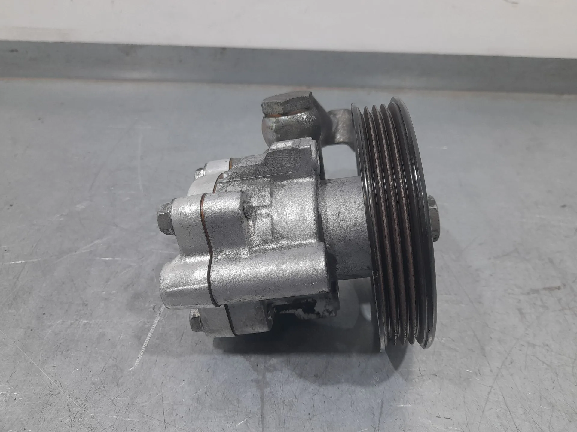 Bomba Direccion para Nissan Nt400 Cabstar (F24M)