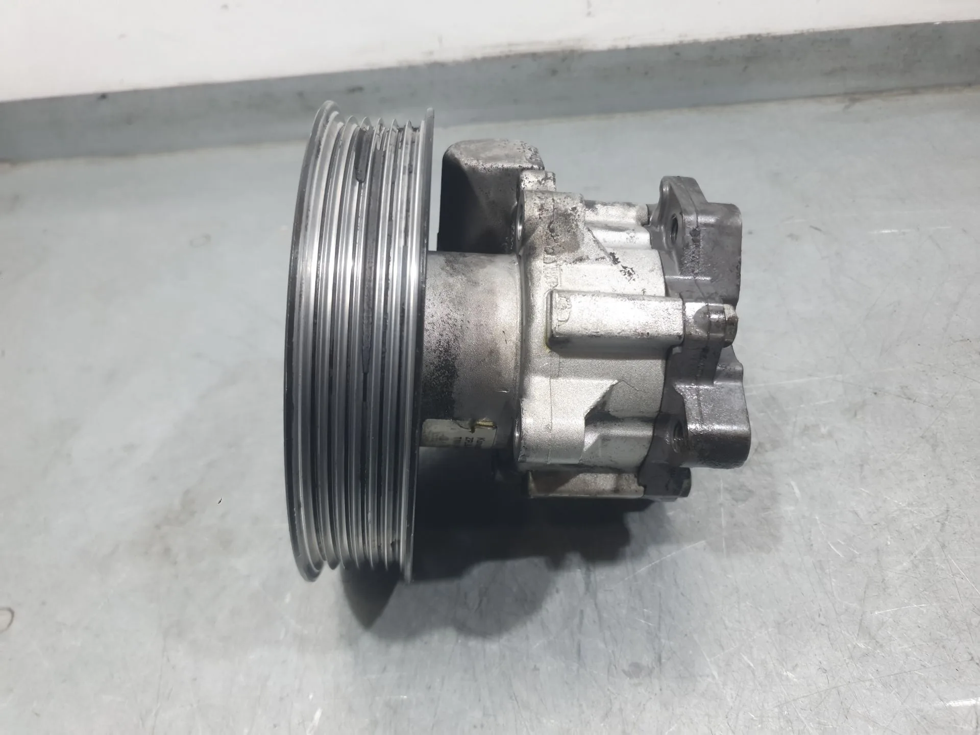 Bomba Direccion para Audi A6 C6 Avant (4F5)
