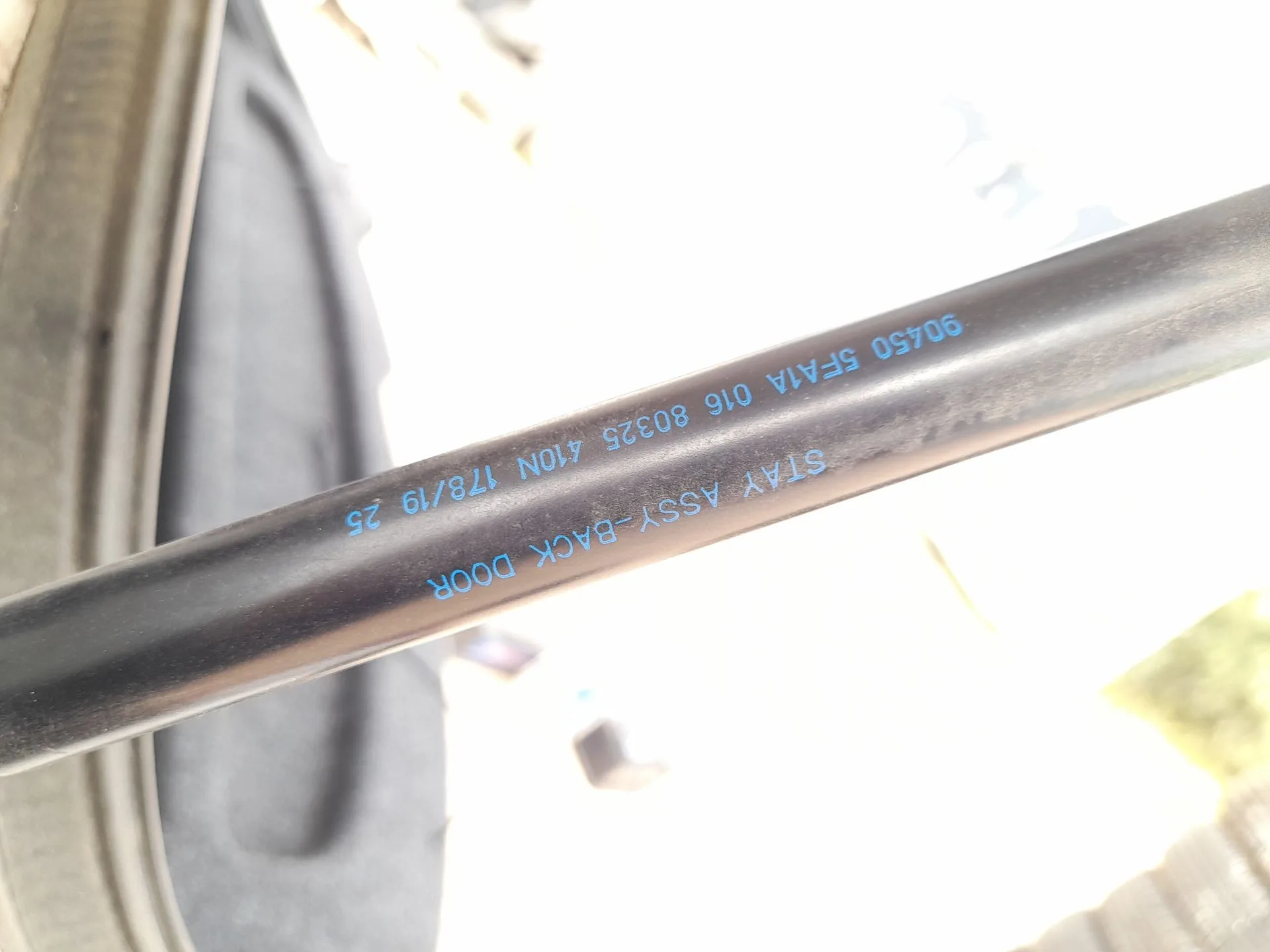 Amortiguadores Maletero / Porton para Nissan Micra V (K14)