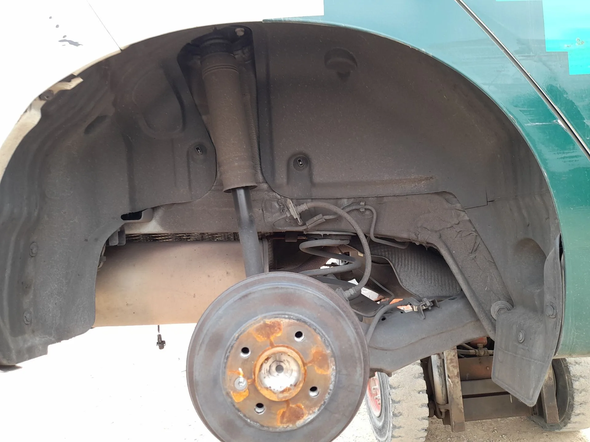 Plastico Pase Rueda Tras. Dch. para Nissan Micra V (K14)