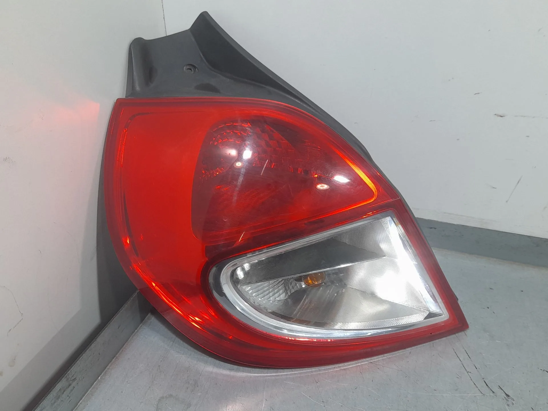 Piloto Trasero Izquierdo Interior para Renault Clio Iii (Br0/1, Cr0/1)