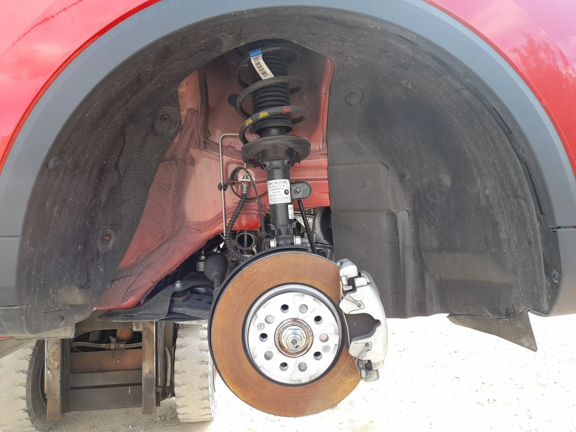 Plastico Pase Rueda Del. Dch. para Mg Zs Suv (Azs1)