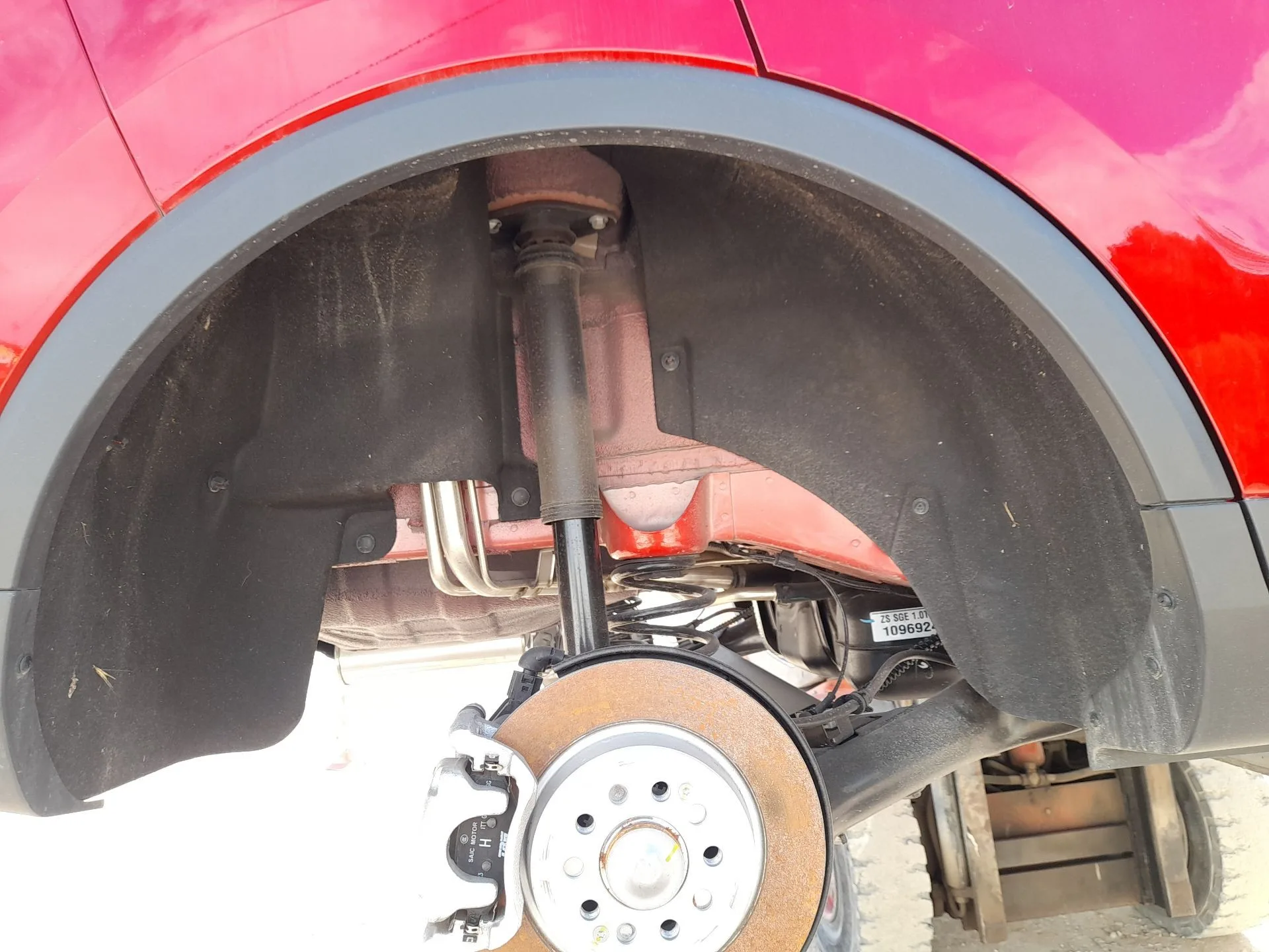 Plastico Pase Rueda Tras. Dch. para Mg Zs Suv (Azs1)