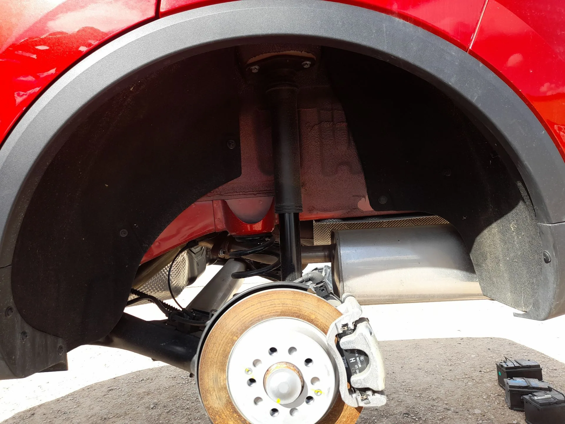 Plastico Pase Rueda Tras. Izq. para Mg Zs Suv (Azs1)