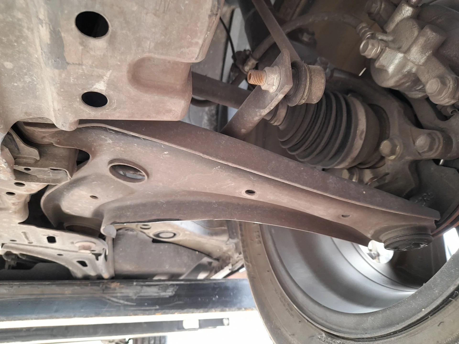 Brazo Suspension Inferior Delantero Izquierdo para Suzuki Swift V (Az)