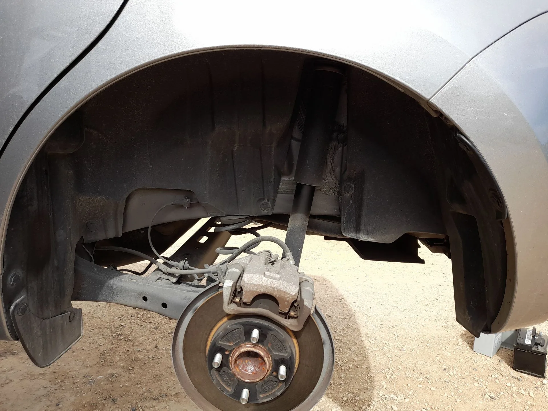 Plastico Pase Rueda Tras. Izq. para Suzuki Swift V (Az)