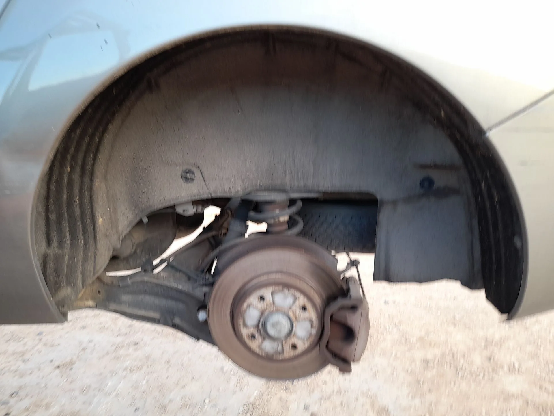 Plastico Pase Rueda Tras. Izq. para Peugeot 5008 (0U_, 0E_)