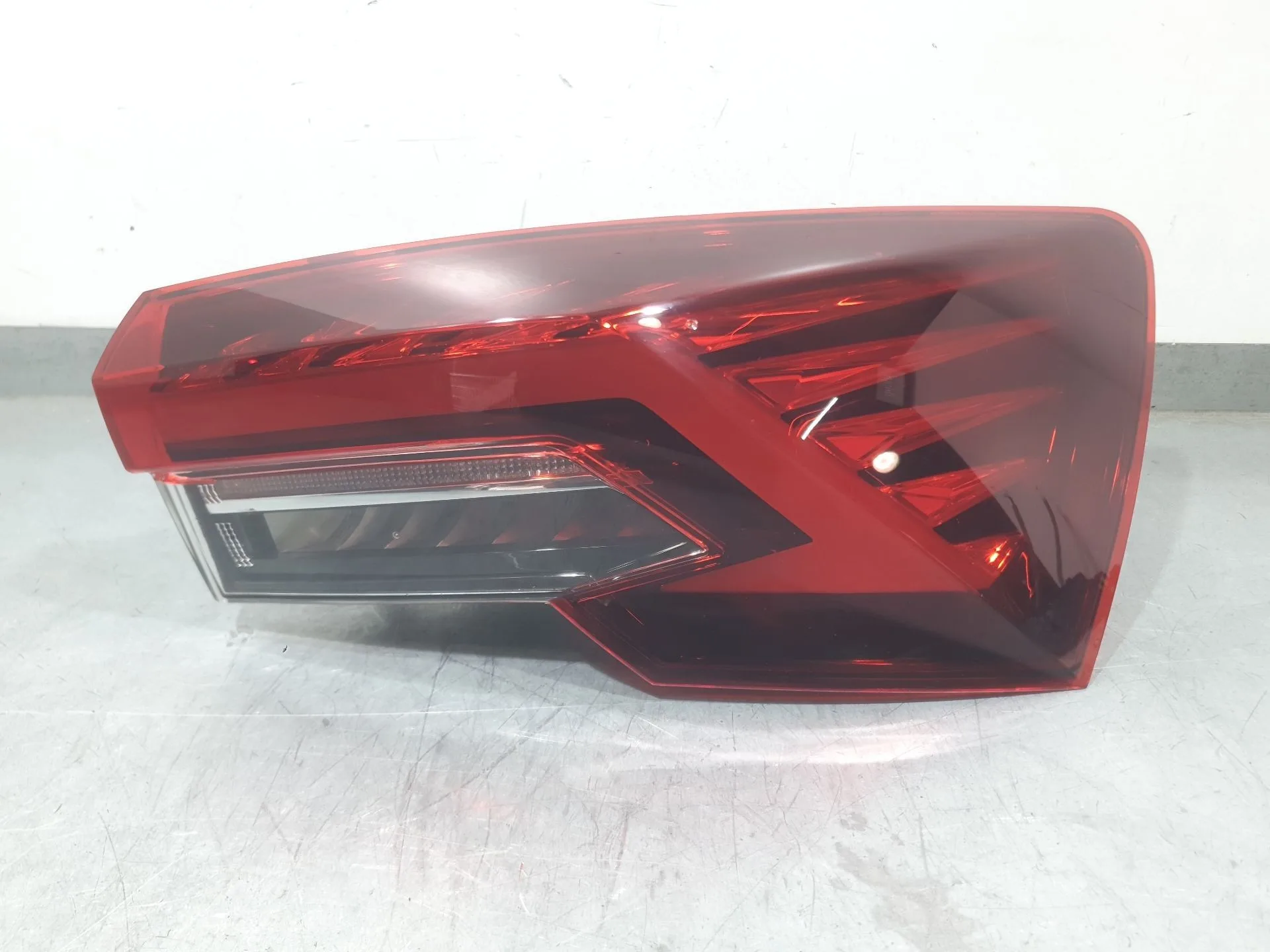 Piloto Trasero Derecho Exterior para Skoda Octavia Iv (Nx3, Nn3, Pv3)