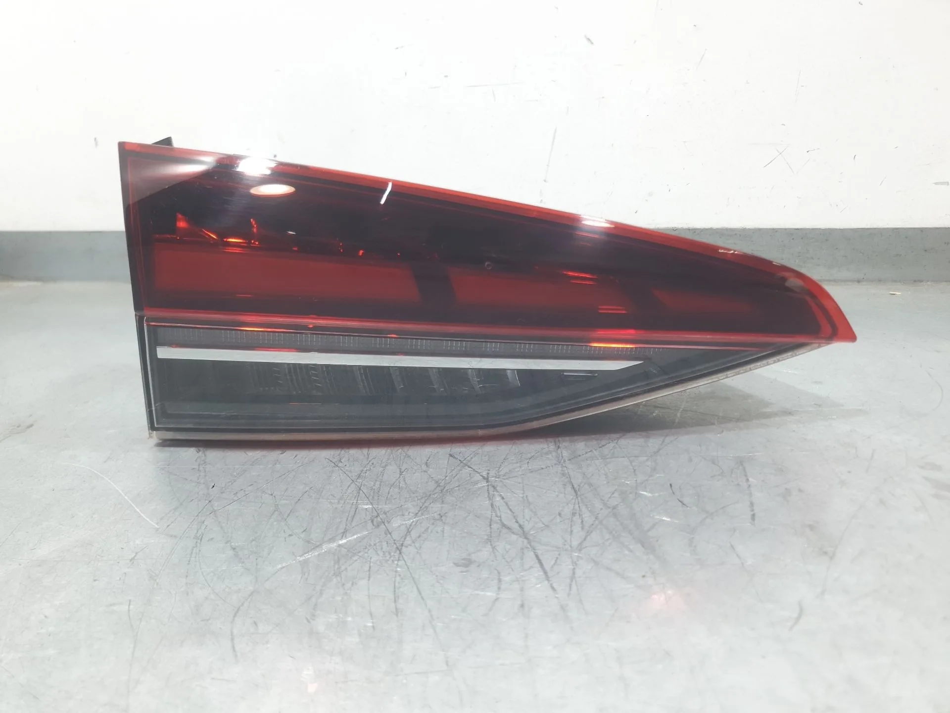Piloto Trasero Izquierdo Interior para Skoda Octavia Iv (Nx3, Nn3, Pv3)