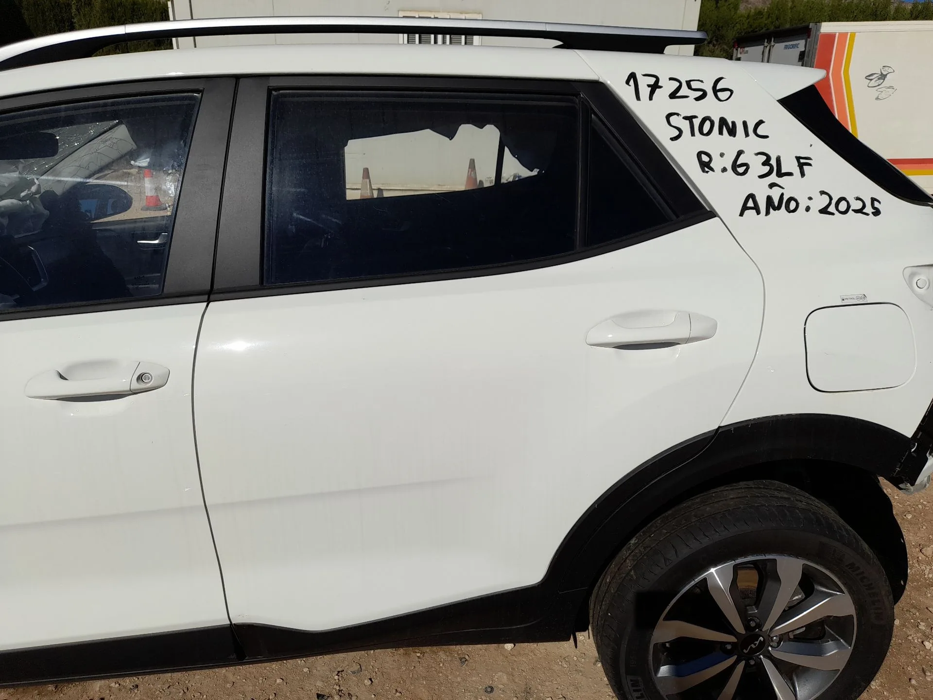 Puerta Trasera Izquierda para Kia Stonic (Yb)