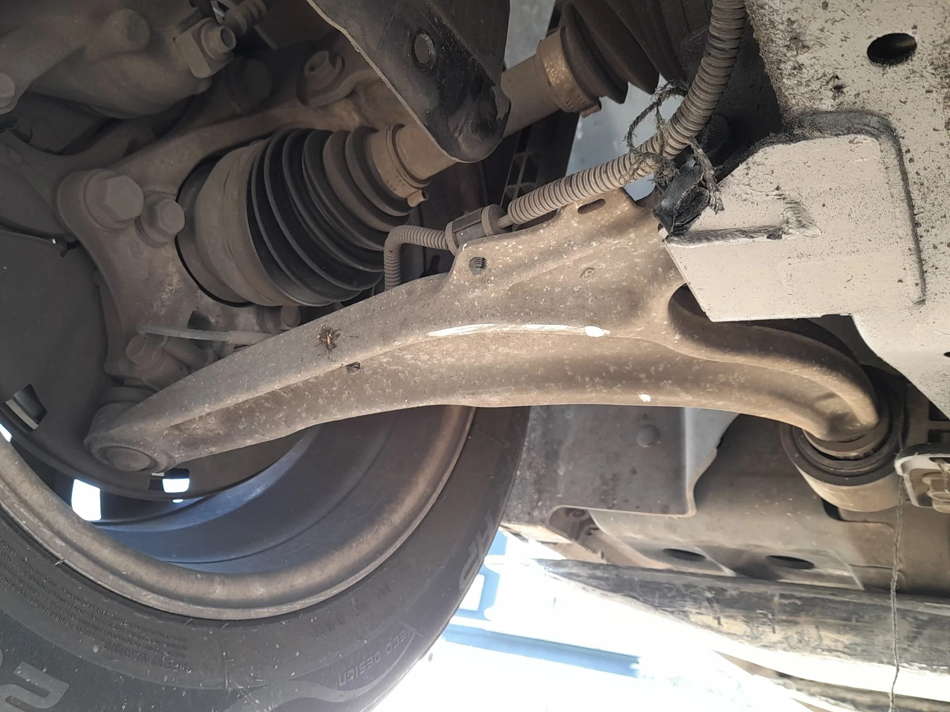 Brazo Suspension Inferior Delantero Derecho para Chevrolet Cruze Hatchback (J305)