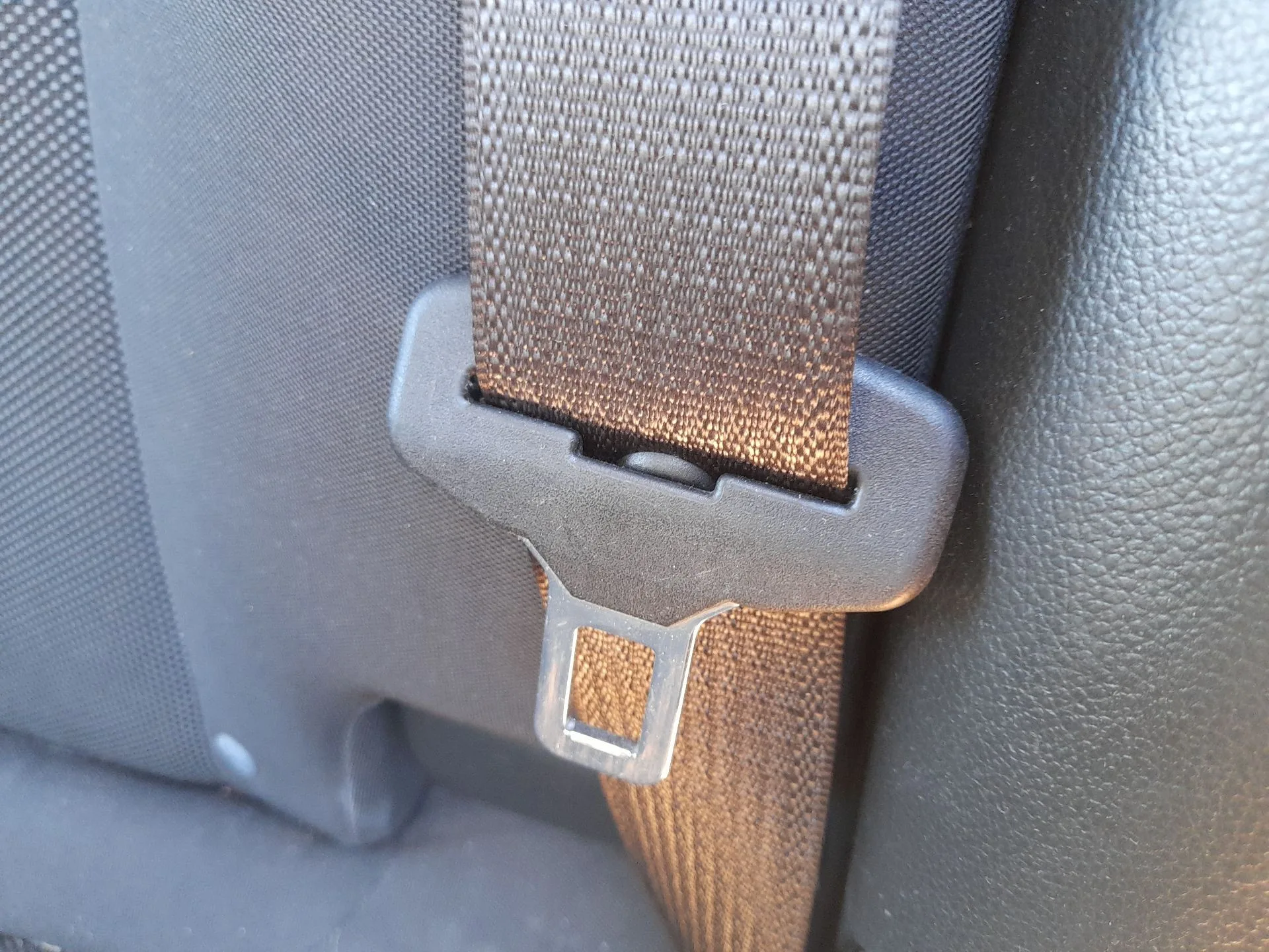 Cinturon Seguridad Trasero Izquierdo para Chevrolet Cruze Hatchback (J305)