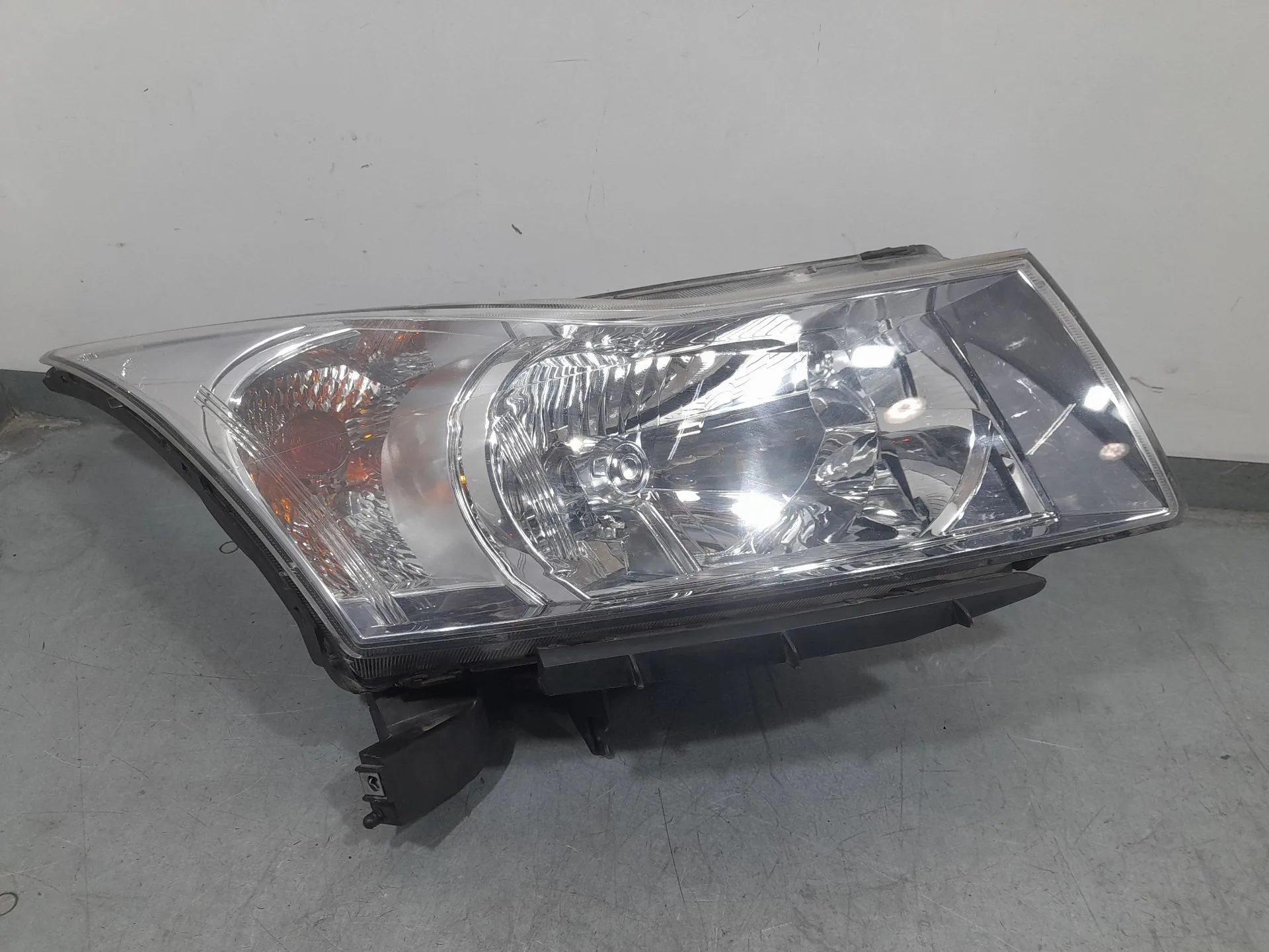 Faro Derecho para Chevrolet Cruze Hatchback (J305)